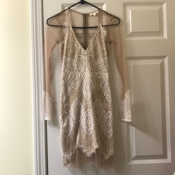 Nude and lace dress - Picture 1 of 2